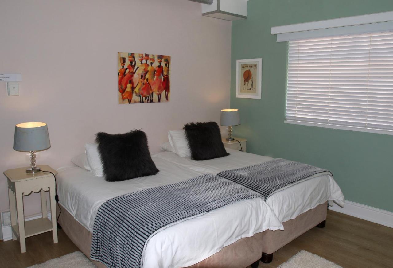 Dolphin Inn Guesthouse Cape Town Exterior photo
