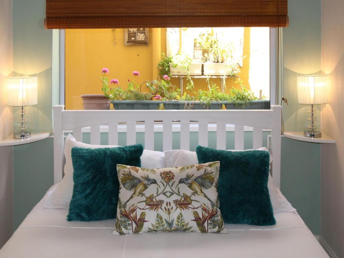 Dolphin Inn Guesthouse Cape Town Exterior photo