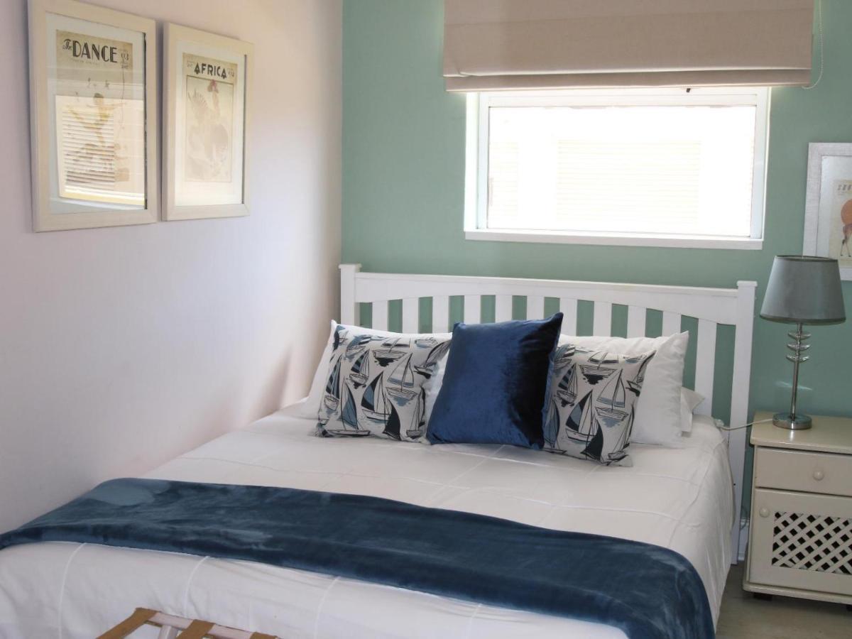 Dolphin Inn Guesthouse Cape Town Exterior photo