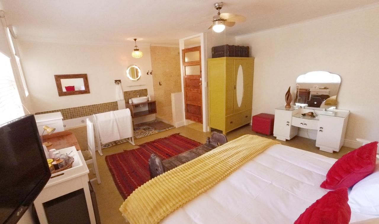 Dolphin Inn Guesthouse Cape Town Exterior photo