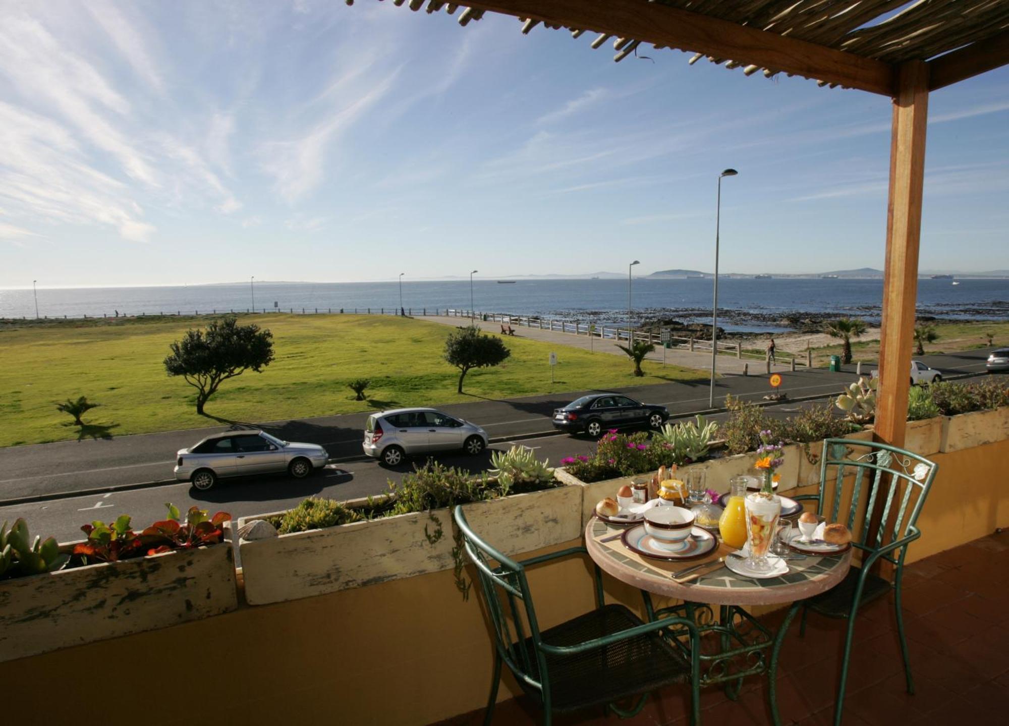 Dolphin Inn Guesthouse Cape Town Exterior photo