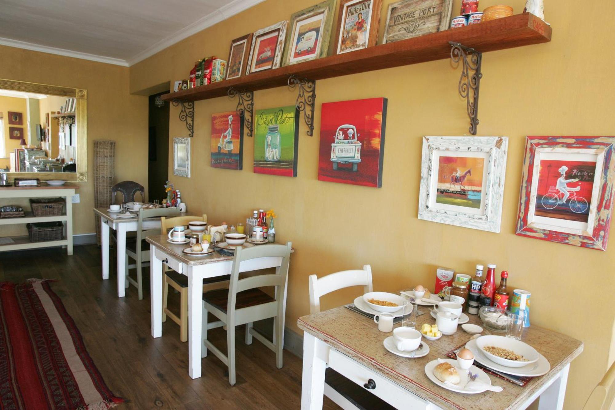 Dolphin Inn Guesthouse Cape Town Exterior photo